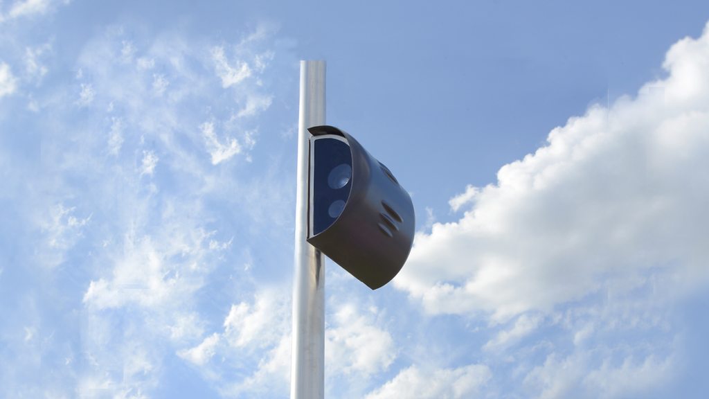 Geschwindigkeitsmessanlage am Straßenrand