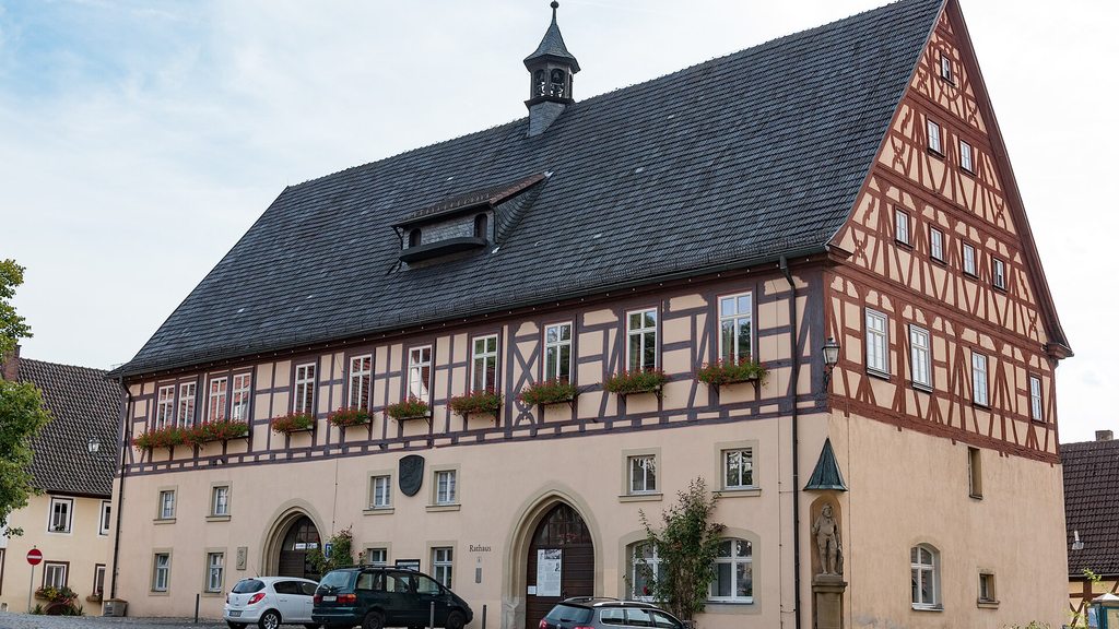 Rathaus am Marktplatz von Königsberg in Bayern