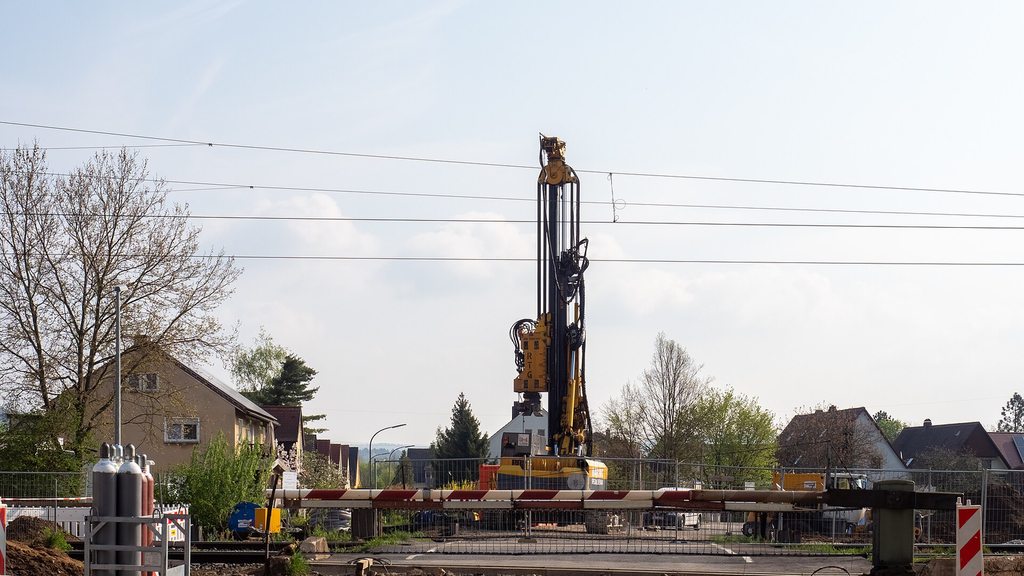 Baustelle an einem Bahnübergang